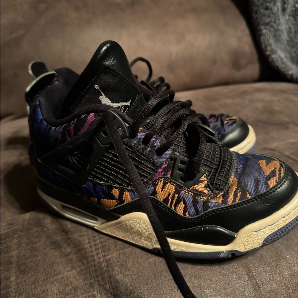 Jordan 4 Rush Violet size 5Y